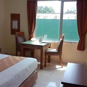 OYO 918 Hotel Senen Indah Syariah